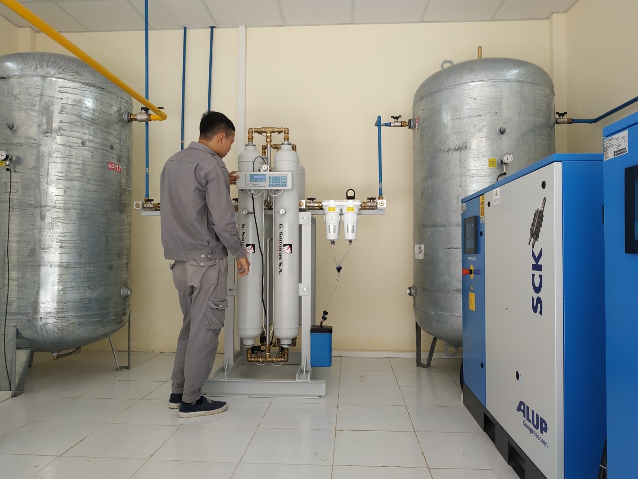 Thi công tại bệnh viện dã chiến TPHCM 1